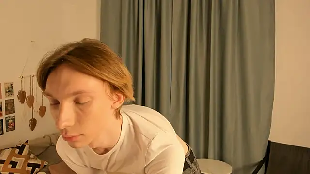 Snapshot of SilverFeral chatting on February 28, 2026, 5:41 am SilverFeral online show from February 28, 2026, 5:41 am