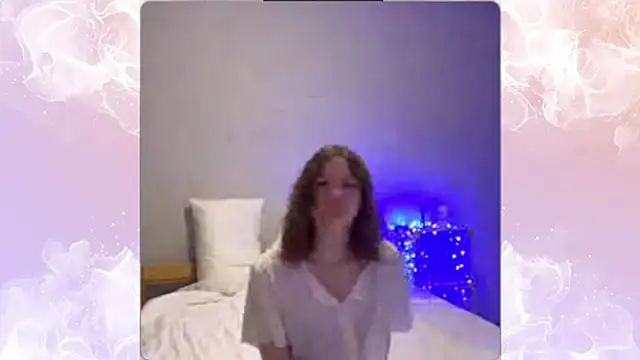 AliveCute online show from April 15, 2026, 6:04 pm