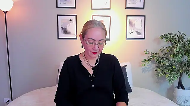 Victoria Firee online show from June 11, 2026, 7:34 pm