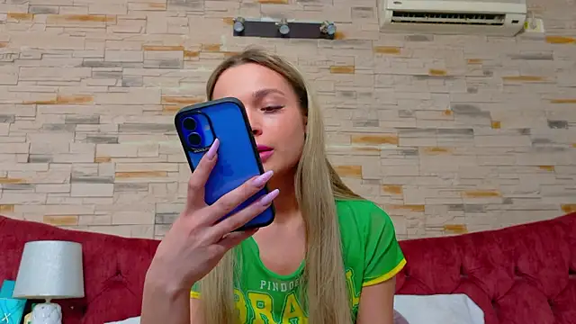 LannaSkyy online show from March 7, 2026, 8:50 pm