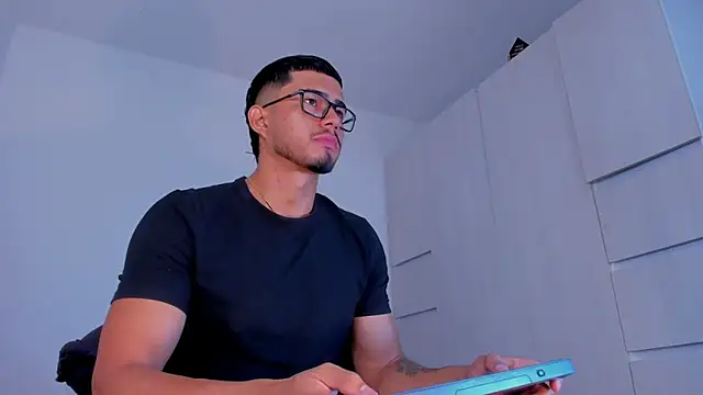 Snapshot of THADEO_KING2 chatting on March 24, 2026, 5:29 pm THADEO KING2 online show from March 24, 2026, 5:29 pm