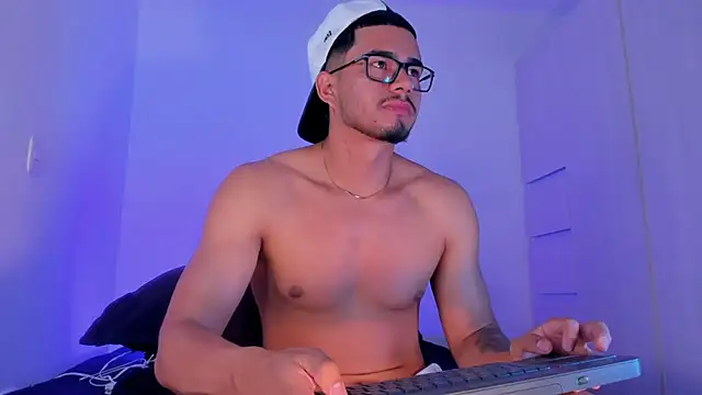 Snapshot of THADEO_KING2 chatting on April 11, 2026, 1:37 pm THADEO KING2 online show from April 11, 2026, 1:37 pm