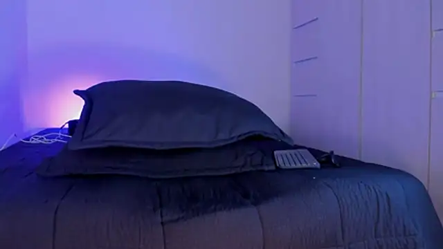 Snapshot of THADEO_KING2 chatting on April 12, 2026, 1:43 am THADEO KING2 online show from April 12, 2026, 1:43 am