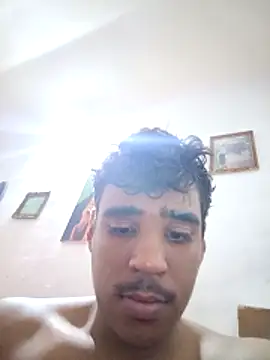 luis230436 online show from March 27, 2026, 3:45 am