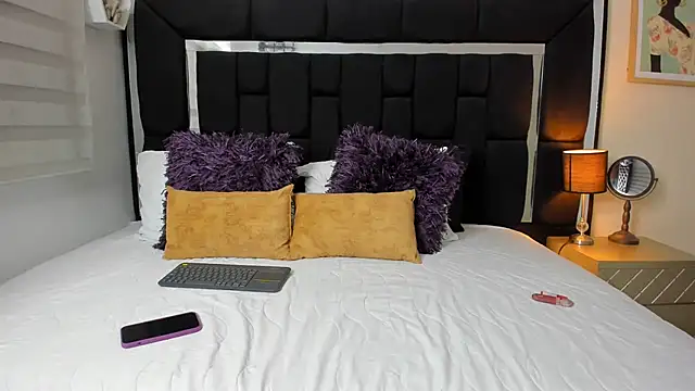 Tiana moon online show from April 8, 2026, 2:11 am