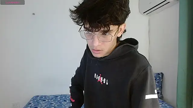 noah millerx online show from May 5, 2026, 3:36 am