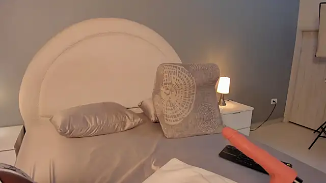 zoepinkett online show from March 27, 2026, 3:56 am