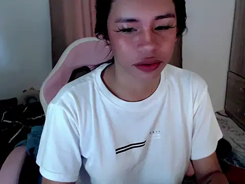 Snapshot of Maxinelove1 chatting on June 29, 2026, 4:08 am Maxinelove1 online show from June 29, 2026, 4:08 am