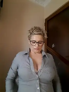 LunaBlaise online show from March 28, 2026, 7:08 am