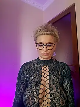 Snapshot of LunaBlaise chatting on May 16, 2026, 6:21 am LunaBlaise online show from May 16, 2026, 6:21 am