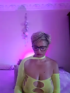 Snapshot of LunaBlaise chatting on June 22, 2026, 7:49 am LunaBlaise online show from June 22, 2026, 7:49 am