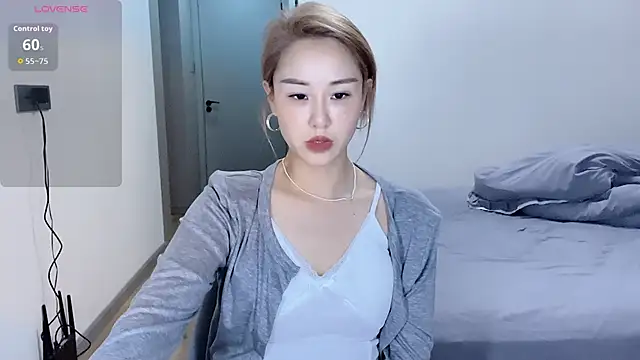 xiaolu-686 online show from April 15, 2026, 2:35 pm