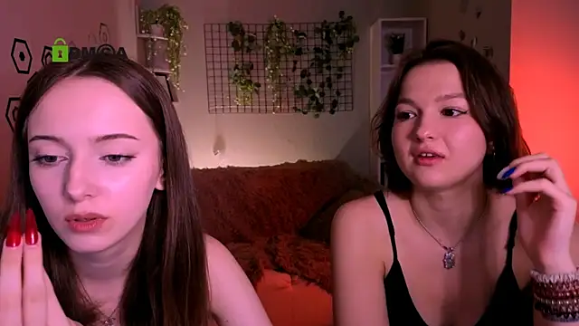 Snapshot of chloe_ley chatting on May 18, 2026, 7:09 pm chloe ley online show from May 18, 2026, 7:09 pm