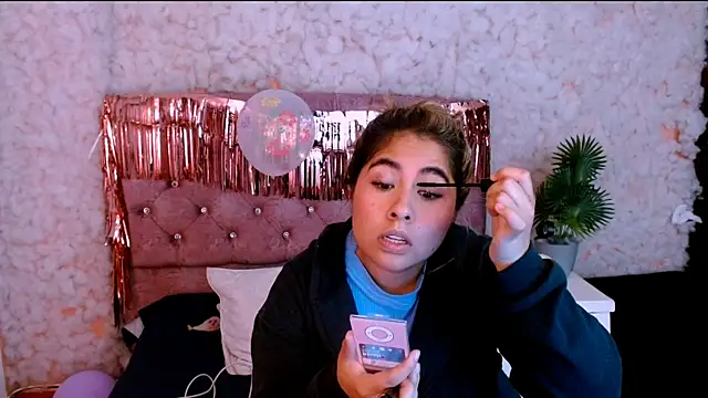 Sofiazaf  online show from April 4, 2026, 12:46 pm