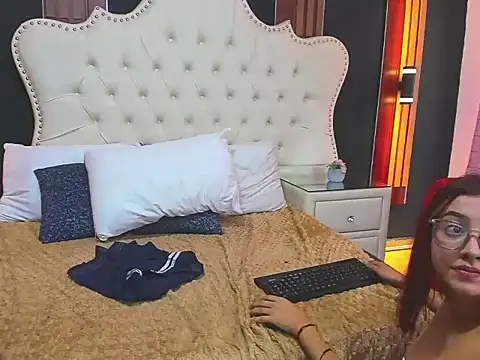 AnnyANDnoah online show from March 10, 2026, 1:27 pm