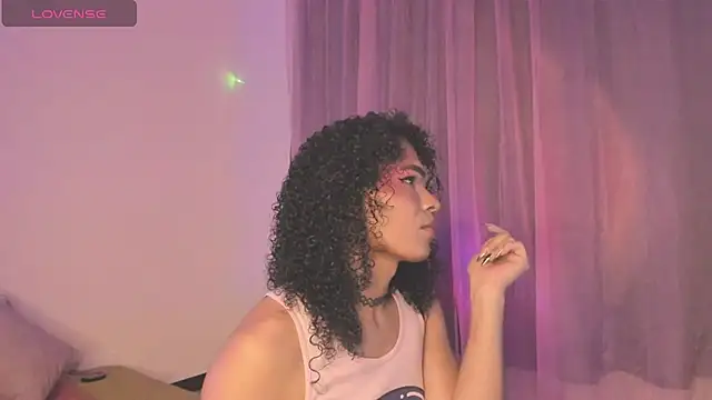 Snapshot of V-nus chatting on April 6, 2026, 1:47 am V-nus online show from April 6, 2026, 1:47 am