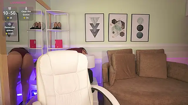 Snapshot of MandyCollins chatting on April 15, 2026, 11:39 am MandyCollins online show from April 15, 2026, 11:39 am