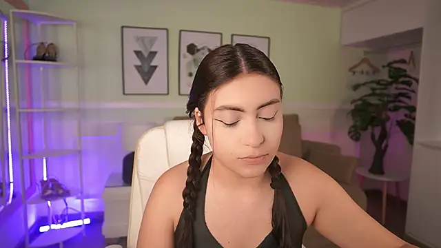 Snapshot of MandyCollins chatting on April 16, 2026, 11:44 am MandyCollins online show from April 16, 2026, 11:44 am