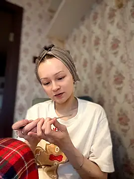 SadieSink  online show from April 12, 2026, 2:00 pm