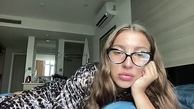 Kit kata online show from April 13, 2026, 11:43 pm