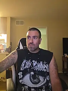 Snapshot of Biggbaddwulf7 chatting on May 4, 2026, 6:31 am Biggbaddwulf7 online show from May 4, 2026, 6:31 am