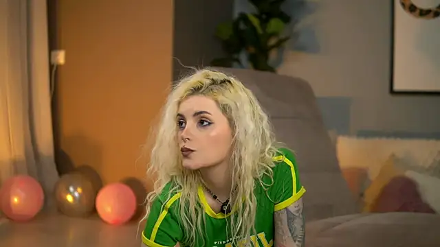 AndiaHart online show from April 21, 2026, 9:48 am