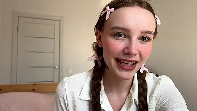 Lolatatee online show from March 9, 2026, 12:42 pm