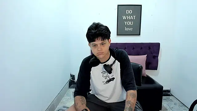 TomBoy Natali online show from April 13, 2026, 6:24 pm