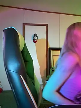 Rainsworld420 online show from April 19, 2026, 3:28 am