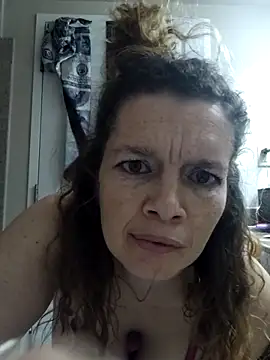 Snapshot of VelvetRae chatting on March 1, 2026, 10:06 am VelvetRae online show from March 1, 2026, 10:06 am