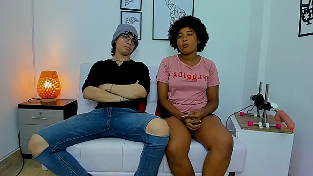 Snapshot of chiki_carm chatting on April 8, 2026, 1:22 pm chiki carm online show from April 8, 2026, 1:22 pm