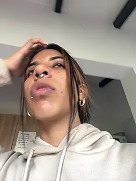 VioletaHills  online show from April 9, 2026, 12:10 pm