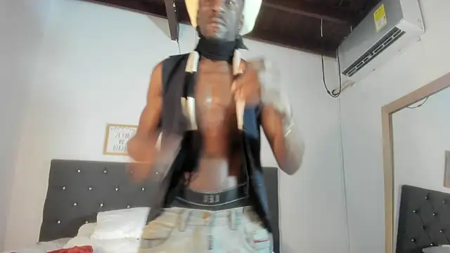 Snapshot of Titan_Moreno_ chatting on May 14, 2026, 12:34 pm Titan Moreno online show from May 14, 2026, 12:34 pm