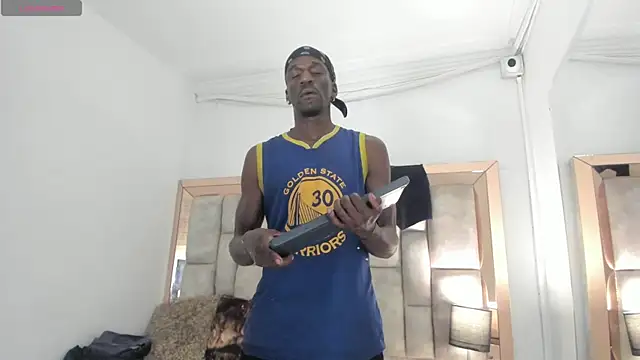 Snapshot of Titan_Moreno_ chatting on July 16, 2026, 1:06 pm Titan Moreno online show from July 16, 2026, 1:06 pm