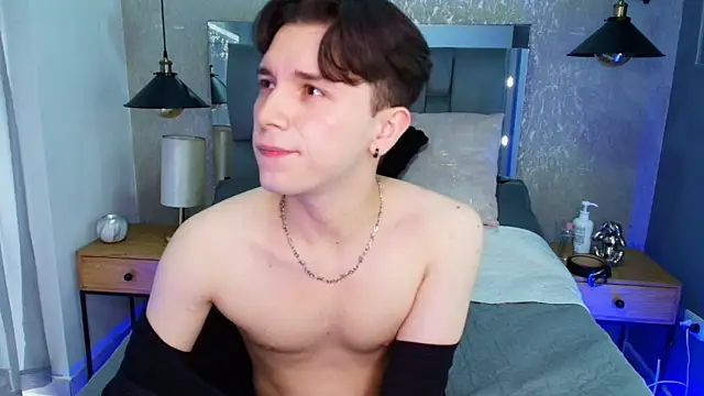 hollannd  online show from April 9, 2026, 1:16 pm