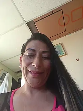 Snapshot of Lucia_Rios chatting on June 29, 2026, 10:43 pm Lucia Rios online show from June 29, 2026, 10:43 pm