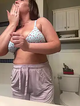 hollyharmd online show from April 10, 2026, 1:22 am