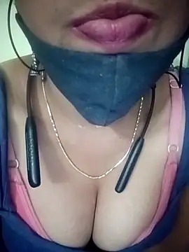 Snapshot of Tamil_Rani- chatting on March 14, 2026, 6:46 pm Tamil Rani- online show from March 14, 2026, 6:46 pm