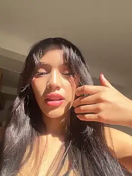 Mia-villalobos online show from April 28, 2026, 1:38 pm