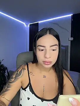 Lisabrown 23 online show from April 20, 2026, 11:39 pm