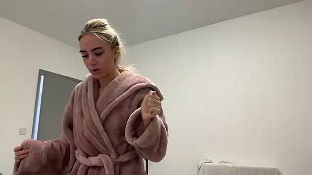 Naughtyblondex online show from April 2, 2026, 12:03 pm