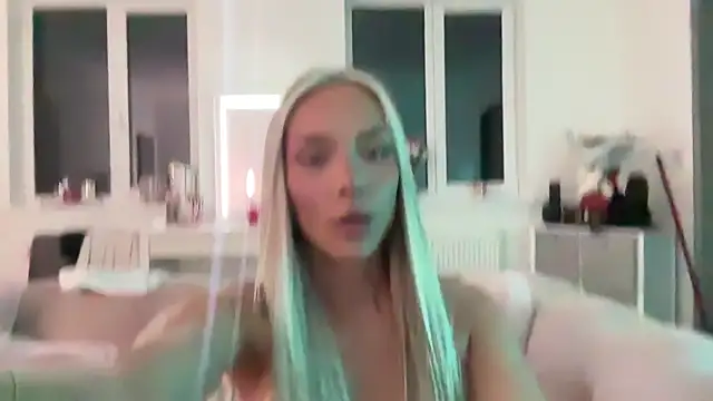 Snapshot of Naughtyblondex chatting on May 14, 2026, 10:38 pm Naughtyblondex online show from May 14, 2026, 10:38 pm