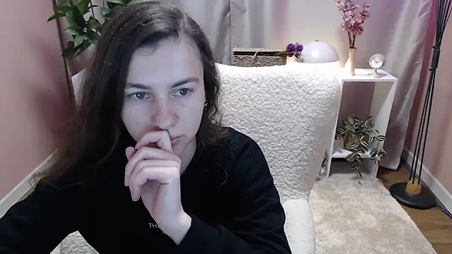 MistyBree online show from April 9, 2026, 7:36 am