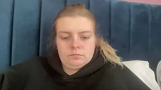 Snapshot of Ellarose-xo chatting on March 2, 2026, 1:29 pm Ellarose-xo online show from March 2, 2026, 1:29 pm