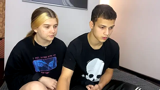 mirel couple online show from March 1, 2026, 10:12 pm