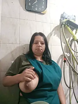 roxana e43 online show from June 12, 2026, 4:44 am