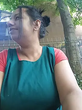 roxana e43 online show from July 7, 2026, 4:37 am