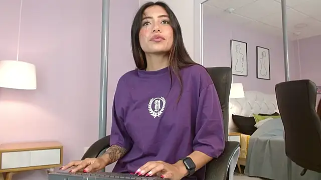 Cataleyaa23 online show from April 16, 2026, 9:39 pm