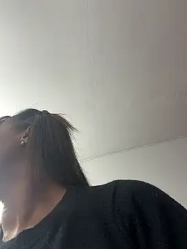 Snapshot of Emi_rousse chatting on May 8, 2026, 11:26 am Emi rousse online show from May 8, 2026, 11:26 am