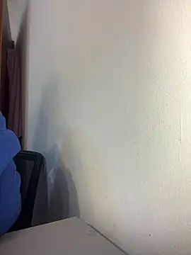 Snapshot of Emi_rousse chatting on May 28, 2026, 12:02 pm Emi rousse online show from May 28, 2026, 12:02 pm